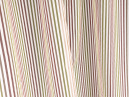 Voálová látka s barevnými proužky  které lze použít jako závěsy či záclony.